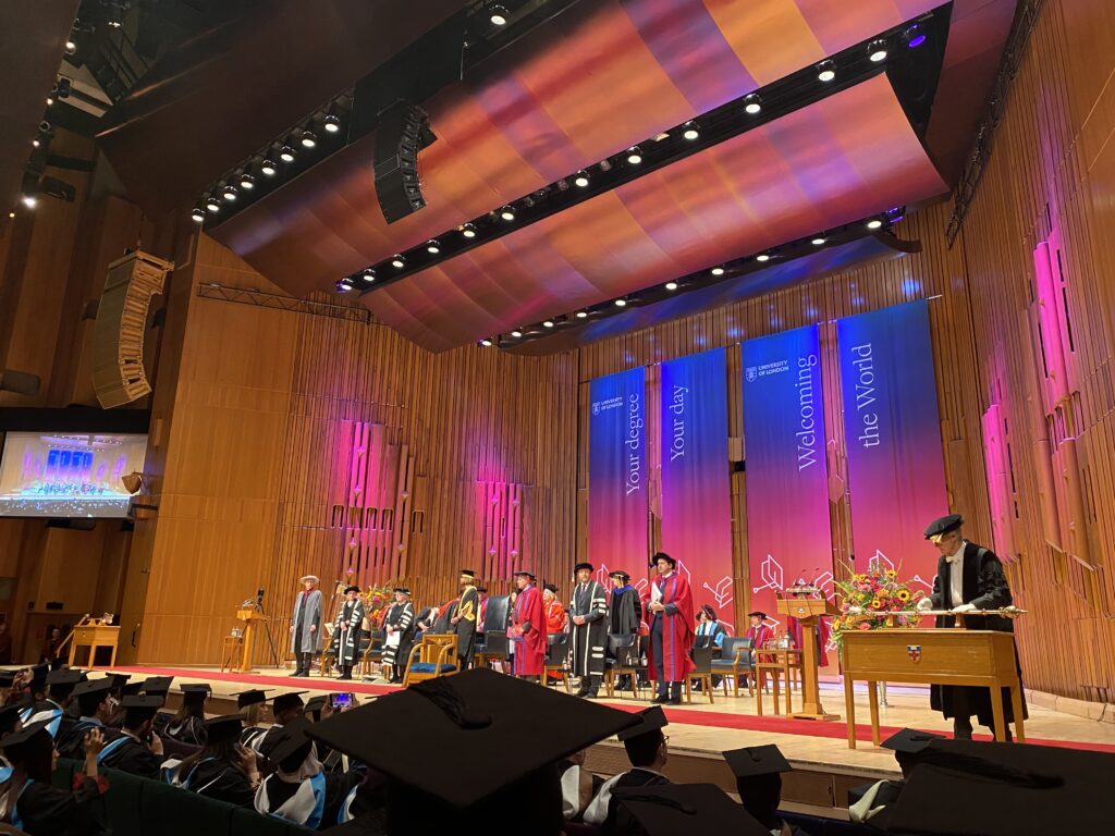 ロンドン大学卒業式